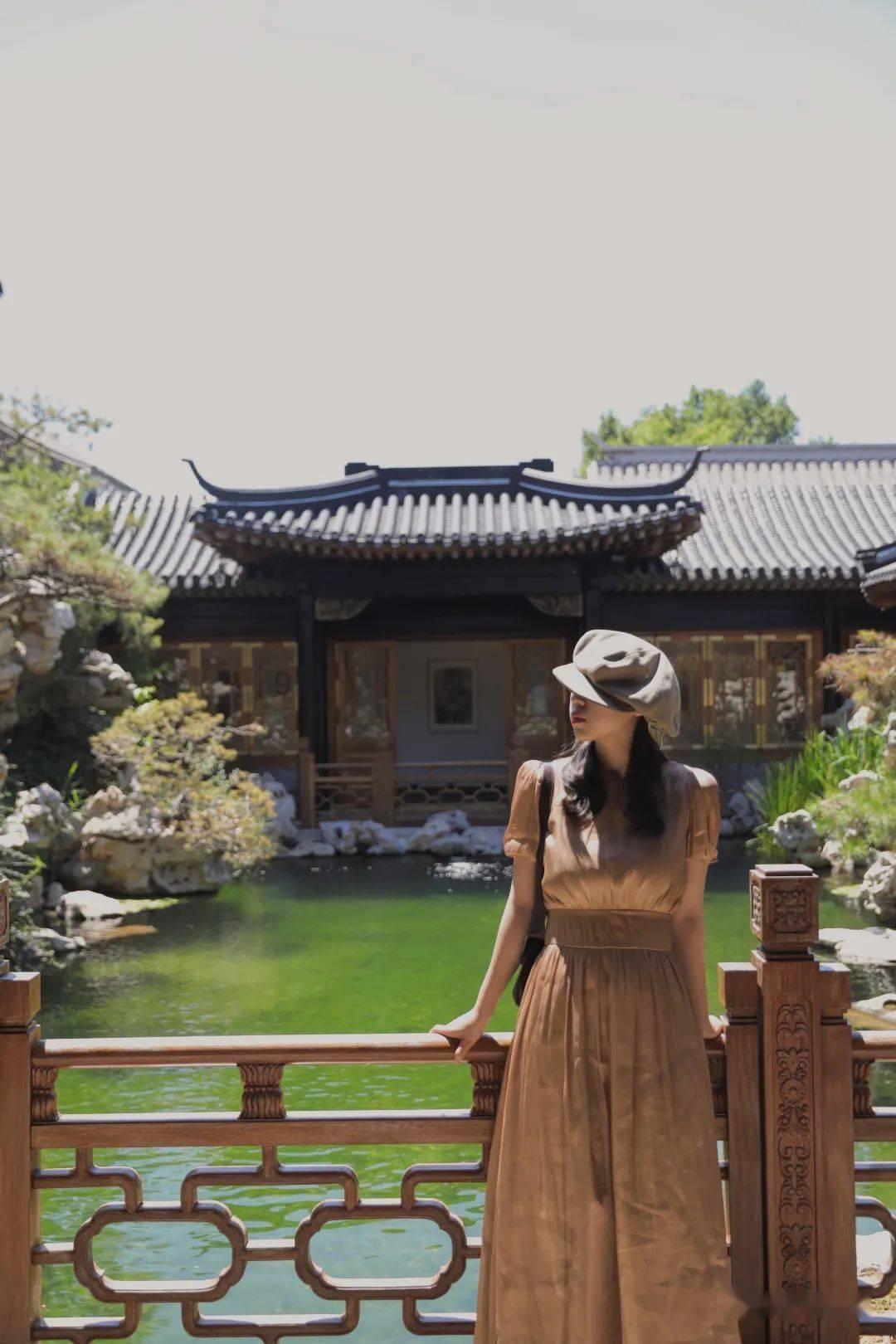 旧社会的暗窑老鸨有多可恨？一份报纸揭开背后真相，女人活得太惨