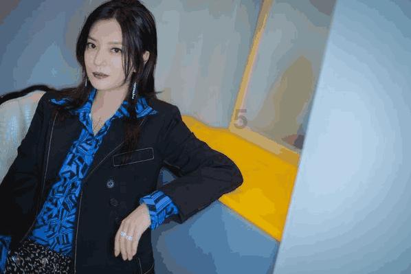 这个女生正常吗？游戏画面
