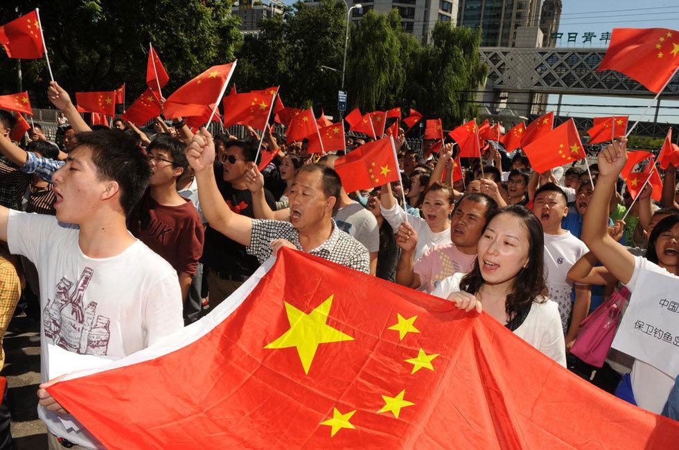 天津市书协楷书委员会文艺小分队走进大邱庄镇名企送福迎春