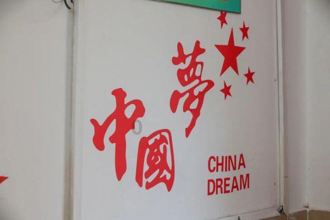 出席省第十四届人大二次会议曲靖市代表团召开第二次全体会议
