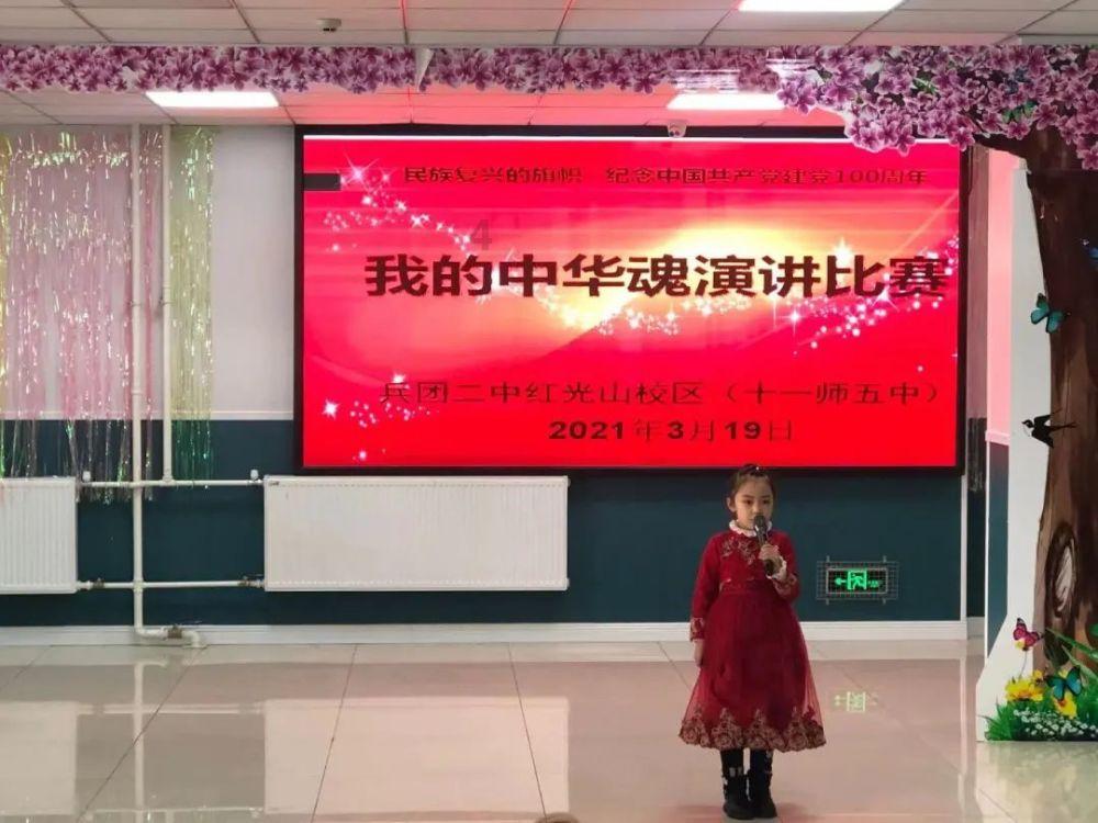 二顺隔玻璃看女儿，加悦悦激动得1秒下树，来跟前和妈妈“贴贴”