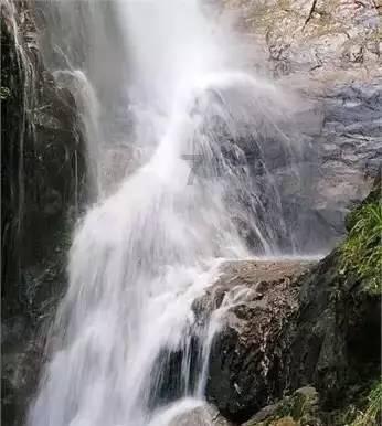 上升的白气球