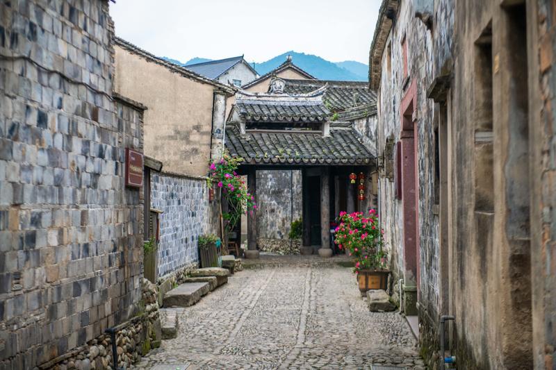 广州一公司招聘本科生需提供大专证，这则新闻暴露出了哪些问题呢？游戏画面