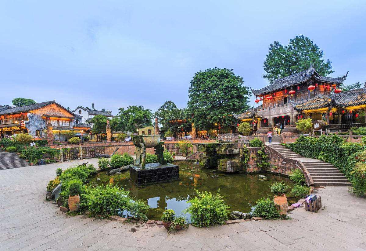 李鸿章去世，只能裹在破草席找个空地方草草了事