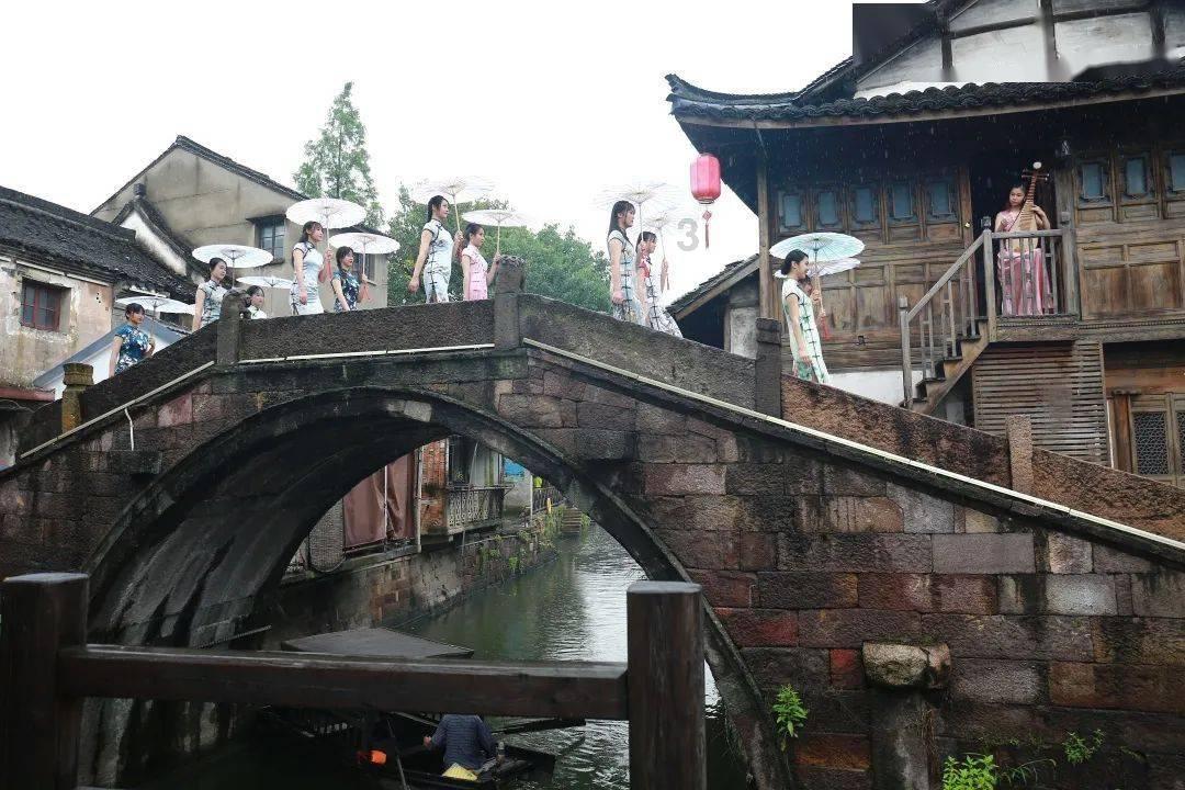 龙地逃生